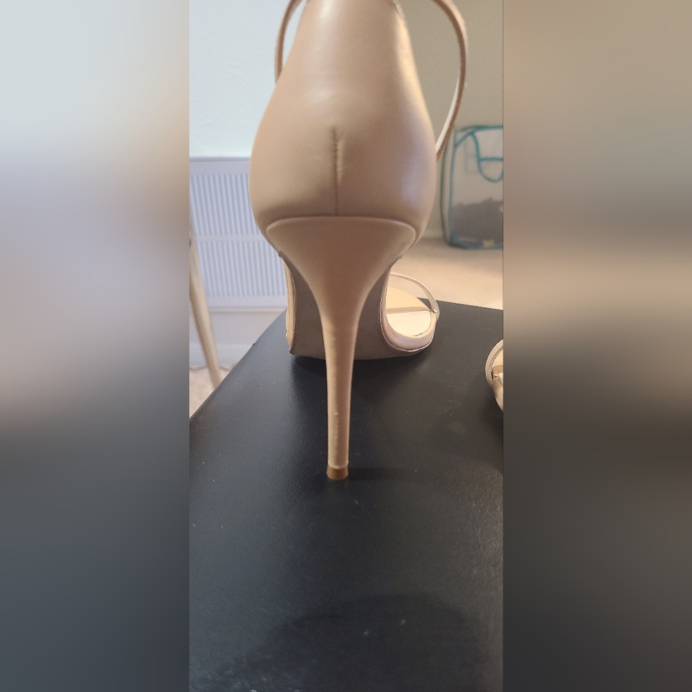 Heels - Picture 2 of 9
